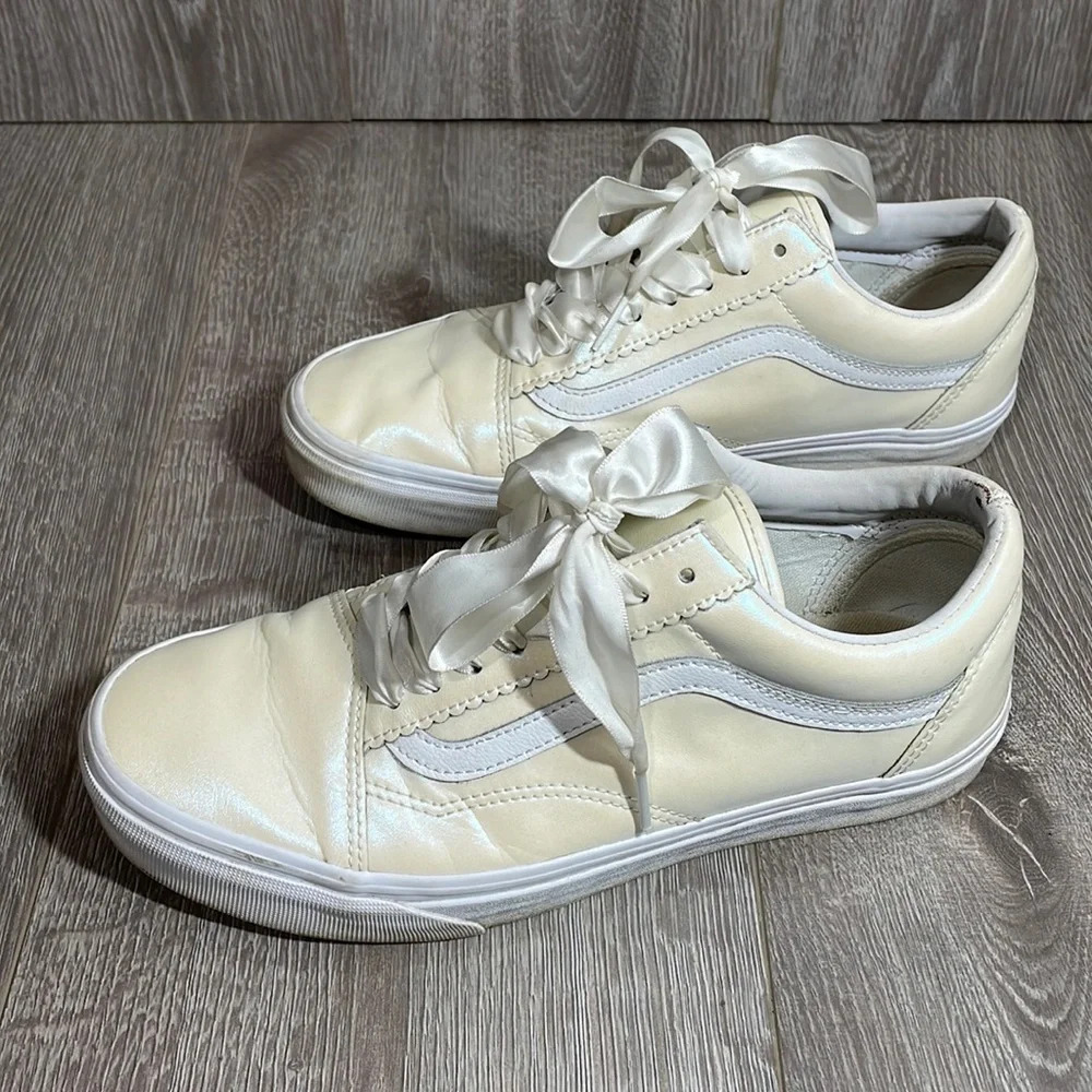 Vans Women's Cream Old Skool Satin Lace Sneakers
